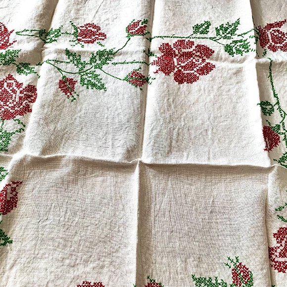 Linen Small Hand Stitched Rose Tablecloth - Picture 5 of 6